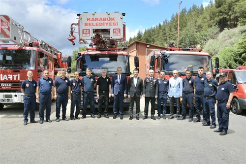 Valimiz Mustafa Yavuz, Karabük Belediyesi İtfaiye Personelinin Kurban Bayramını Kutladı.