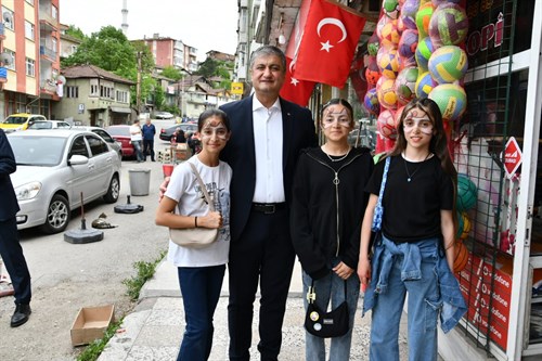 Valimiz Mustafa Yavuz, Kayabaşı Mahallesi  Bahattin Gazi Caddesinde  Esnaf ve Vatandaşlarla Buluştu.